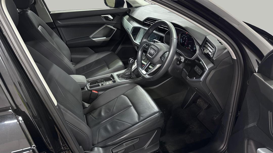 2022 Audi Q3 35 Tfsi, Automatic, 13655 km, Right Side Front Door Cabin View