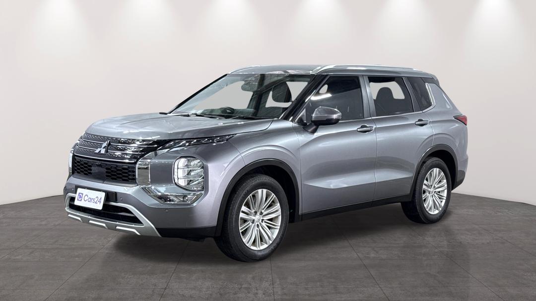2023 Mitsubishi Outlander Ls 7 Seat (2WD), Automatic, 59322 km, Left Front Diagonal (45- Degree) View