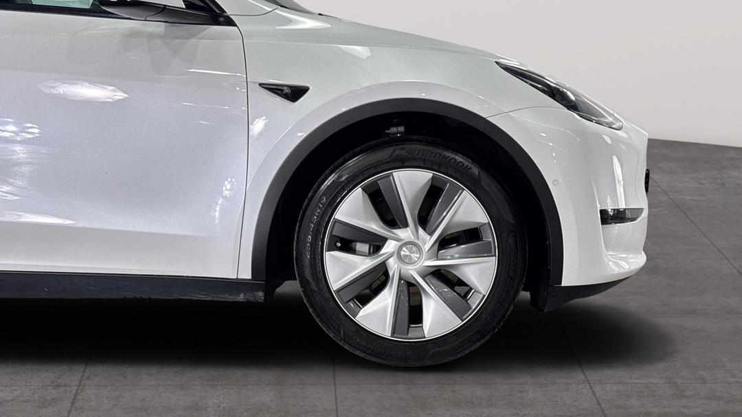 2022 Tesla Model Y Rear-wheel Drive, Automatic, 51099 km, Right Front Wheel