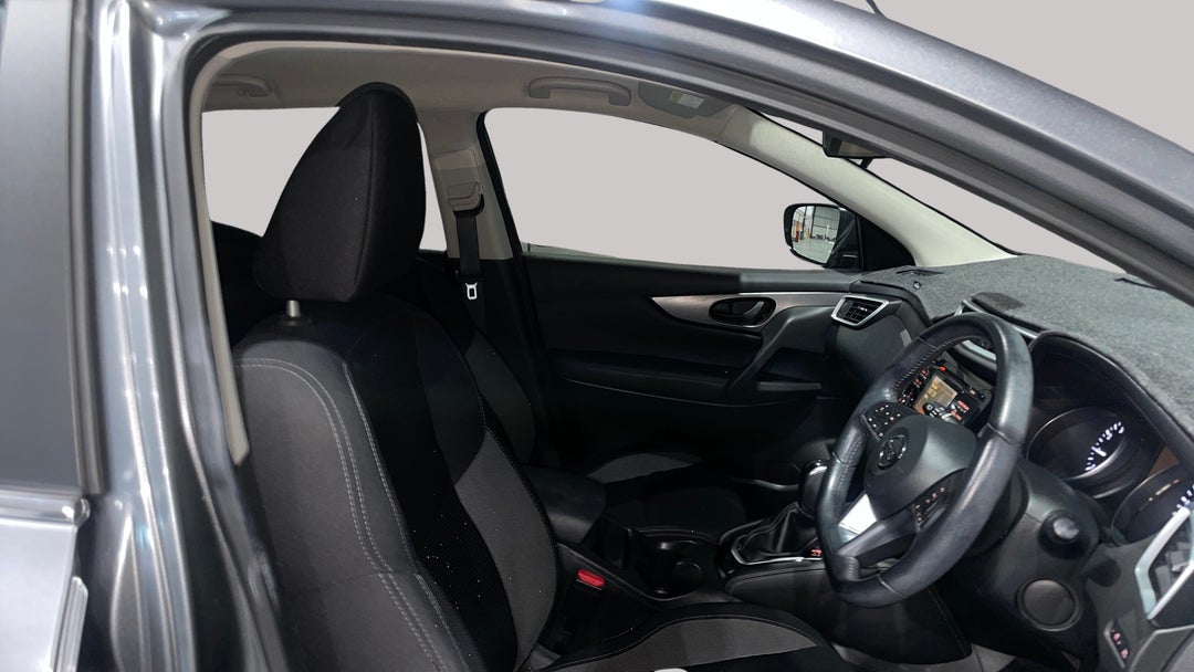 2018 Nissan Qashqai St, Automatic, 75663 km, Right Side Front Door Cabin View