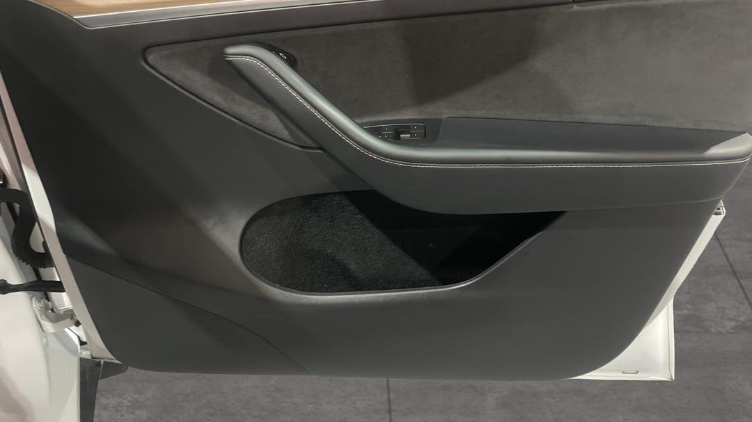 2023 Tesla Model Y Long Range, Automatic, 53446 km, Speaker View
