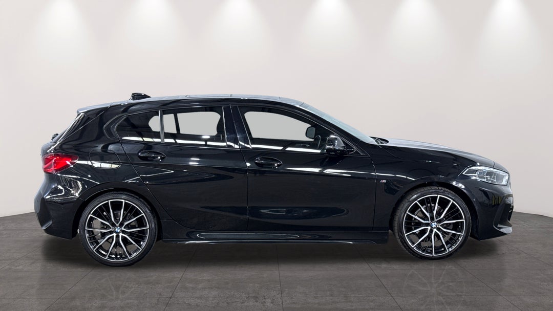 2021 BMW 1 18i M Sport, Automatic, 41761 km, Right Side View