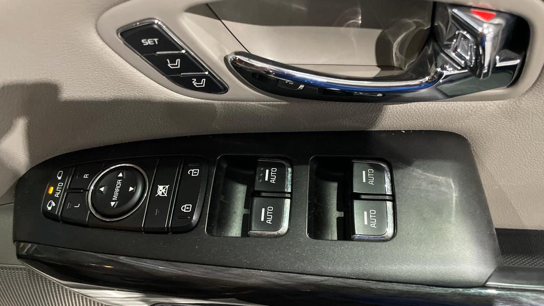 2018 Kia Carnival Platinum, Automatic, 143770 km, Drivers Side Door Panel Controls