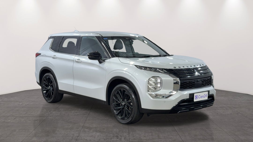 2023 Mitsubishi Outlander Ls Black Edition 7 Seat (2WD), Automatic, 24126 km, Right Front Diagonal (45- Degree) View