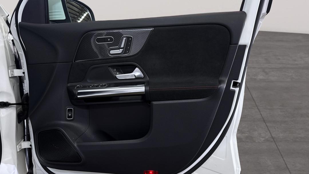 2021 Mercedes-benz GLA 250 4matic, Automatic, 16149 km, Speaker View