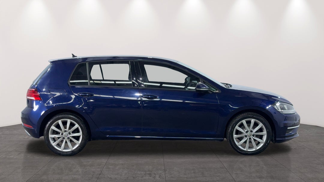 2018 Volkswagen Golf 110 Tsi Comfortline, Automatic, 104628 km, Right Side View