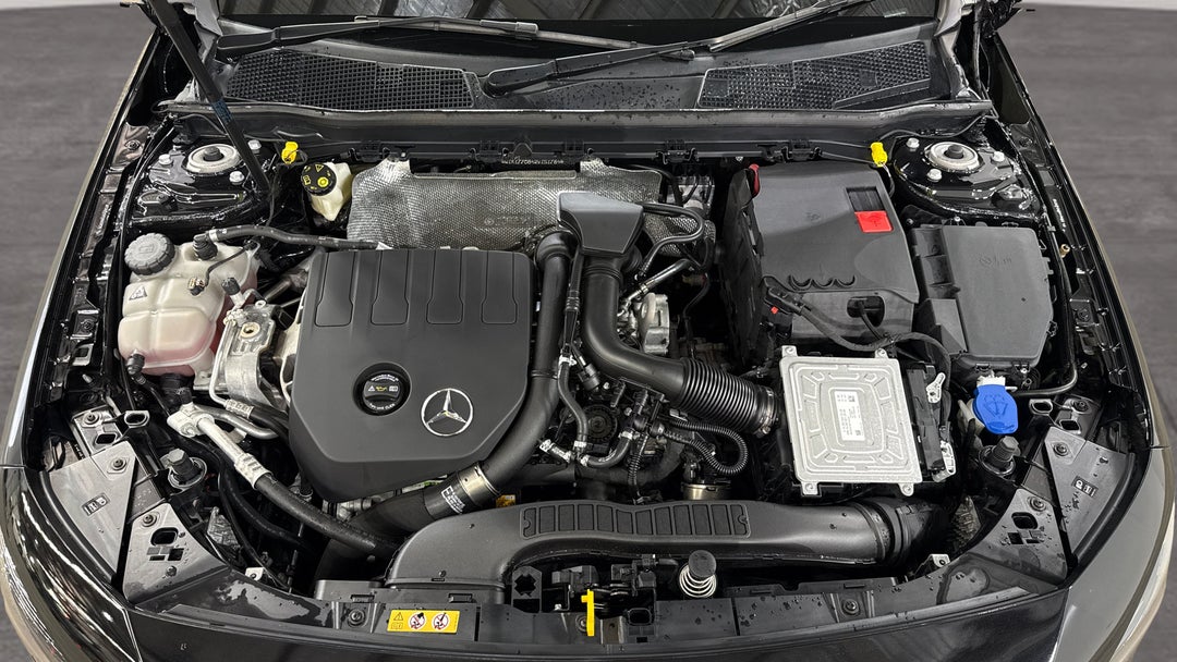 2022 Mercedes-benz A180 A180, Automatic, 18967 km, Open Bonnet (Engine)