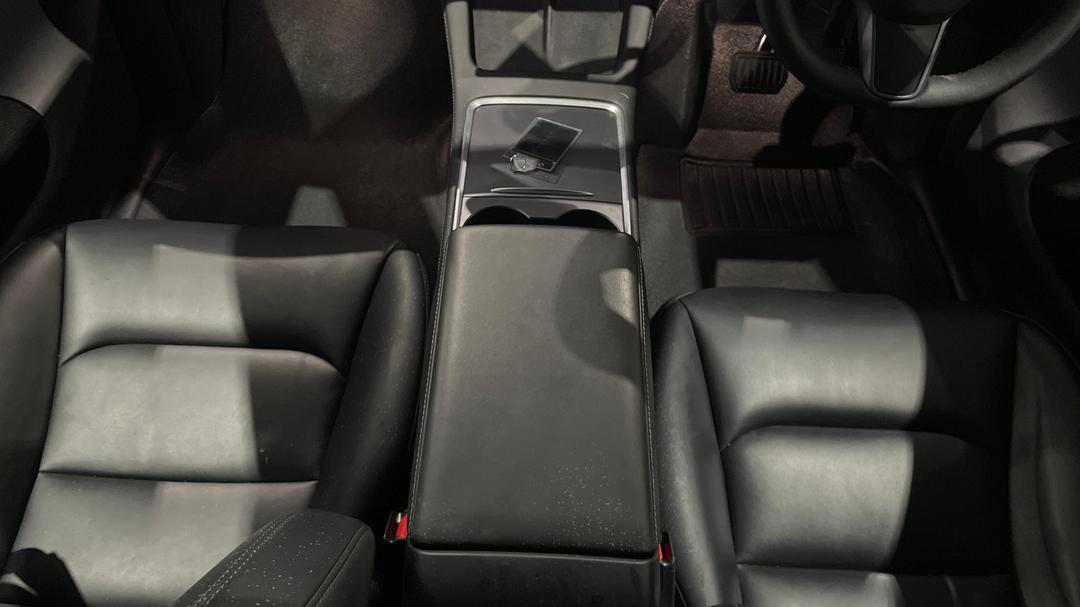 2023 Tesla Model Y Rear-wheel Drive, Automatic, 61253 km, Center Console