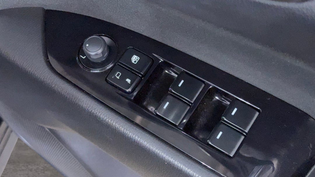 2020 Mazda CX-5 Maxx Sport (4x2), Automatic, 77551 km, Drivers Side Door Panel Controls