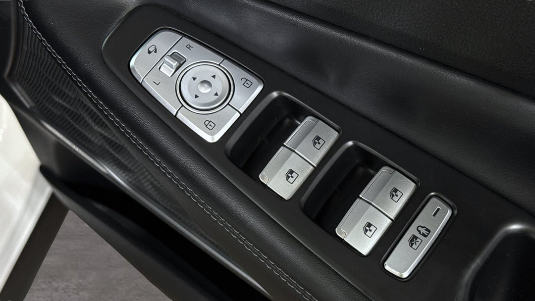 2023 Hyundai Santa Fe Highlander Crdi (AWD), Automatic, 38268 km, Drivers Side Door Panel Controls