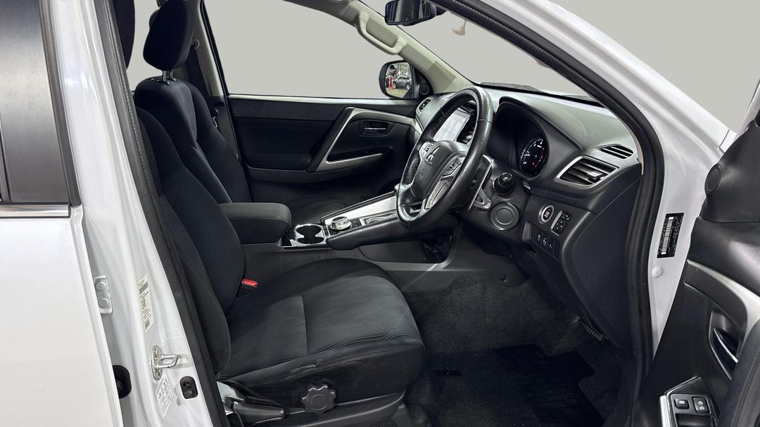 2021 Mitsubishi Pajero Sport Gls (4x4) 7 Seat, Automatic, 71687 km, Right Side Front Door Cabin View
