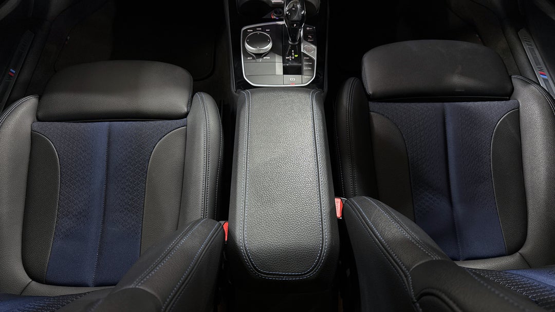 2021 BMW 1 18i M Sport, Automatic, 41761 km, Center Console