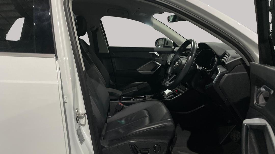 2021 Audi Q3 35 Tfsi, Automatic, 44475 km, Right Side Front Door Cabin View