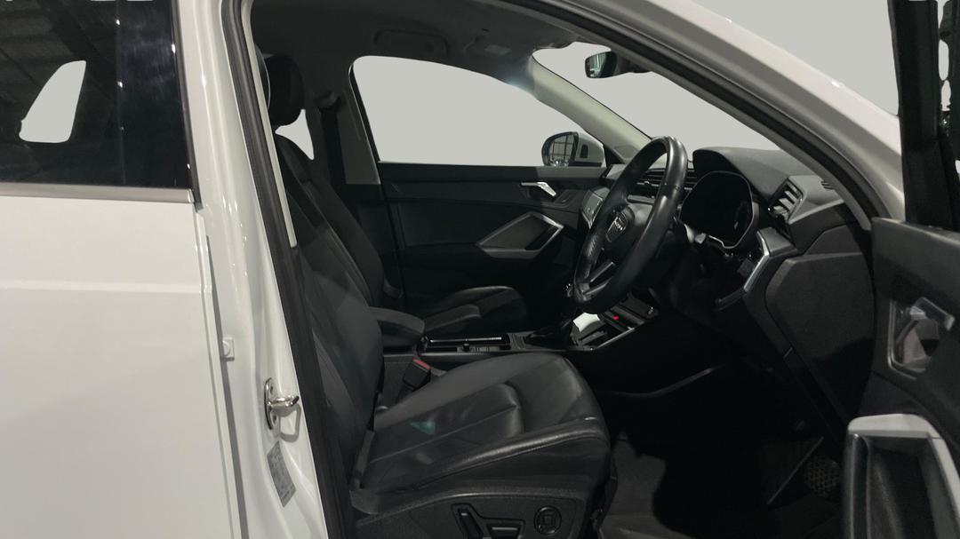2021 Audi Q3 35 Tfsi, Automatic, 44475 km, Right Side Front Door Cabin View