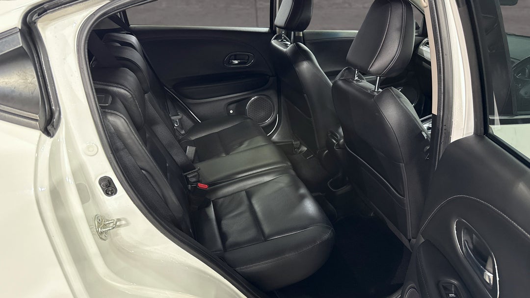 2019 Honda HR-V Vti-lx, Automatic, 94458 km, Right Side Rear Door Cabin View