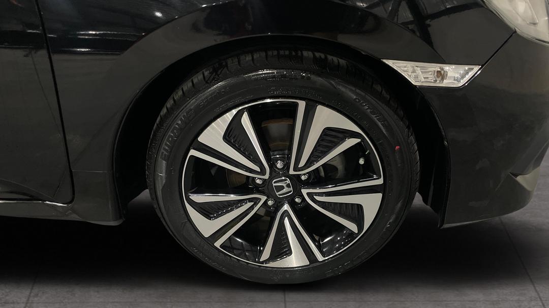 2017 Honda Civic Vti-l, Automatic, 87251 km, Right Front Wheel