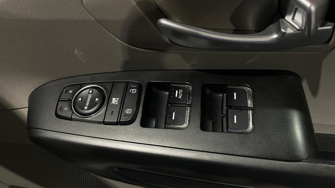 2020 Kia Carnival S, Automatic, 91871 km, Drivers Side Door Panel Controls