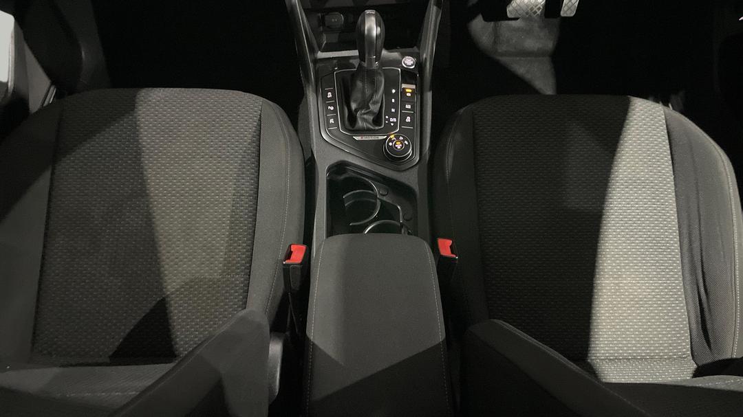 2018 Volkswagen Tiguan Allspace 110 Tdi Comfortline, Automatic, 85903 km, Center Console