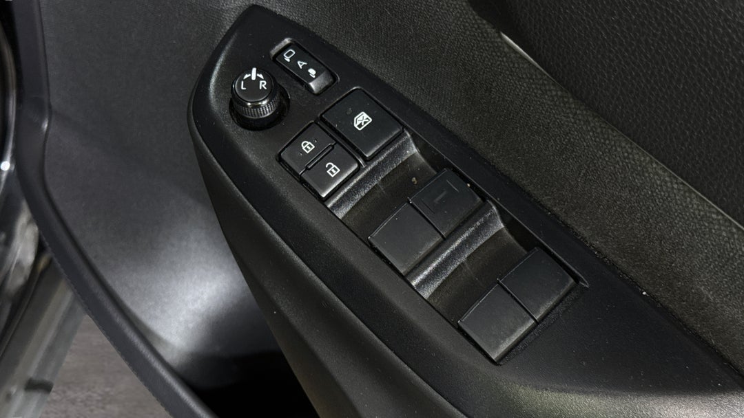 2021 Toyota Yaris Cross Gx Hybrid (AWD), Automatic, 63594 km, Drivers Side Door Panel Controls