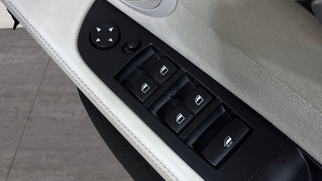 2011 BMW Z4 sDrive 23i, Automatic, 83315 km, Drivers Side Door Panel Controls