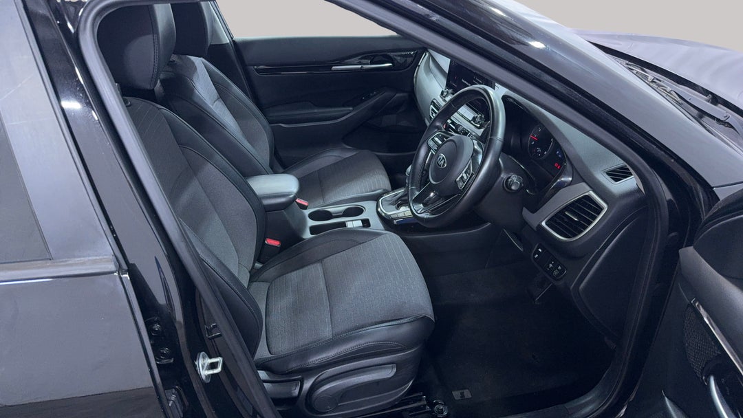 2020 Kia Seltos Sport+ (FWD), Automatic, 75603 km, Right Side Front Door Cabin View