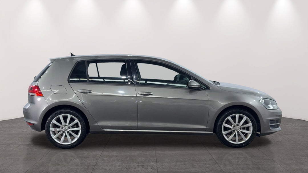 2015 Volkswagen Golf 103 Tsi Highline, Automatic, 55091 km, Right Side View