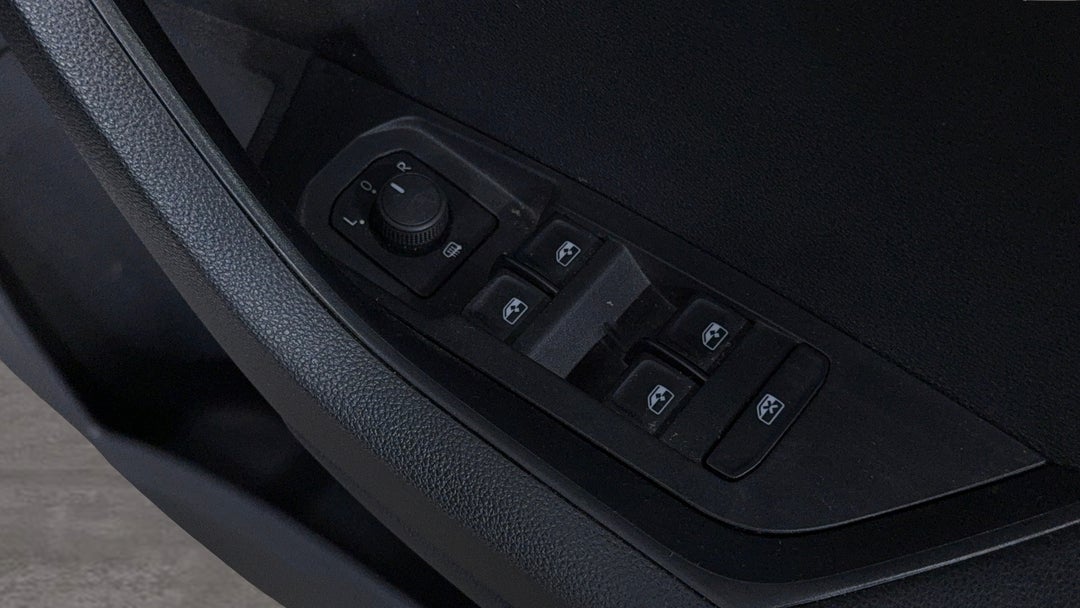 2020 SKODA Karoq 110tsi, Automatic, 55168 km, Drivers Side Door Panel Controls