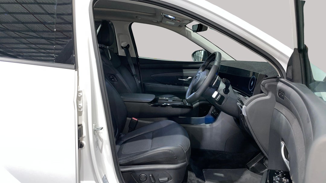 2025 Hyundai Tucson Premium Hybrid (AWD), Automatic, 10997 km, Right Side Front Door Cabin View