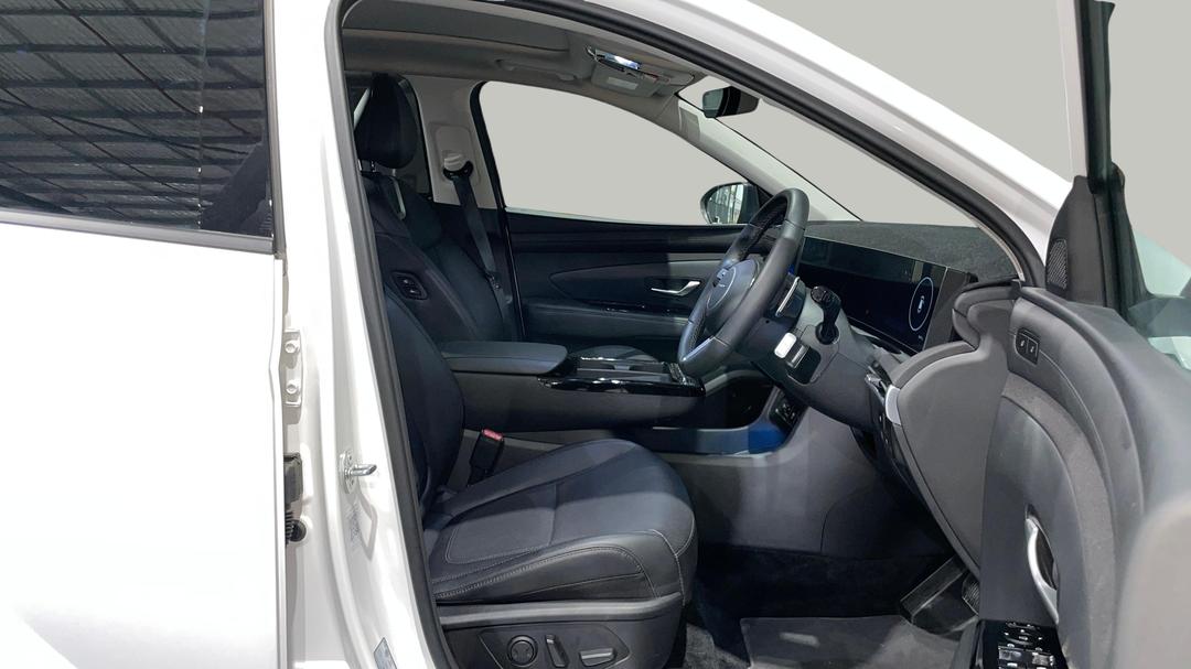 2025 Hyundai Tucson Premium Hybrid (AWD), Automatic, 10997 km, Right Side Front Door Cabin View