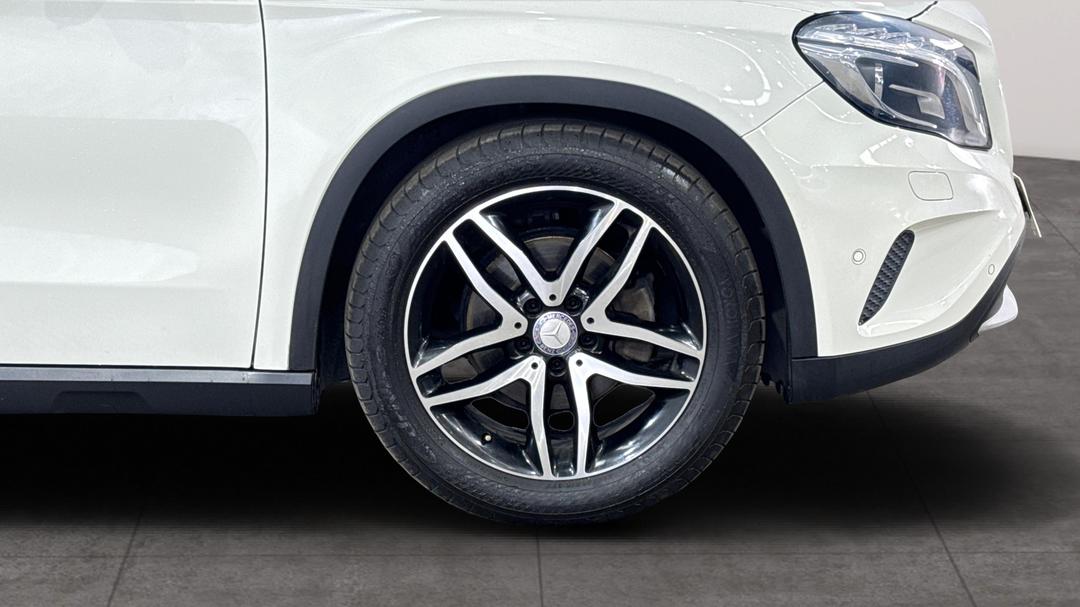 2016 Mercedes-benz GLA 180, Automatic, 90592 km, Right Front Wheel