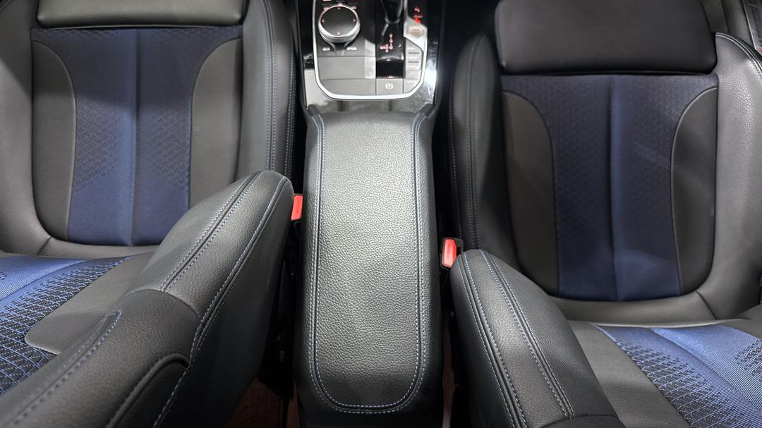 2020 BMW 1 18i M Sport, Automatic, 33680 km, Center Console