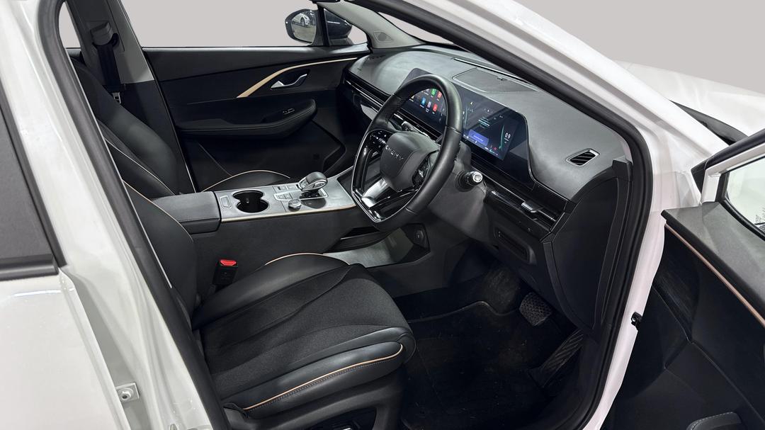 2024 Chery Omoda 5 Fx, Automatic, 18088 km, Right Side Front Door Cabin View