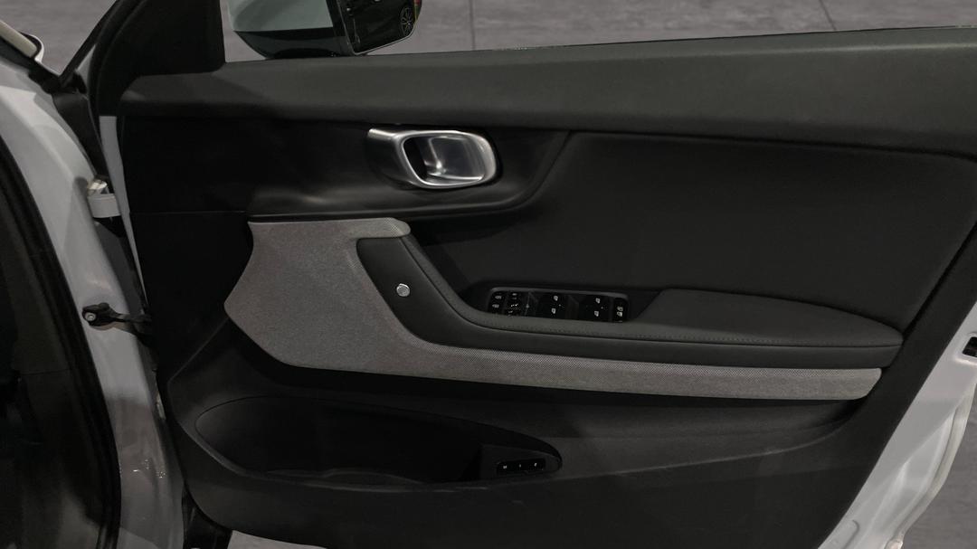 2022 Polestar 2 Long Range Dual Motor 78kwh, Automatic, 56194 km, Speaker View