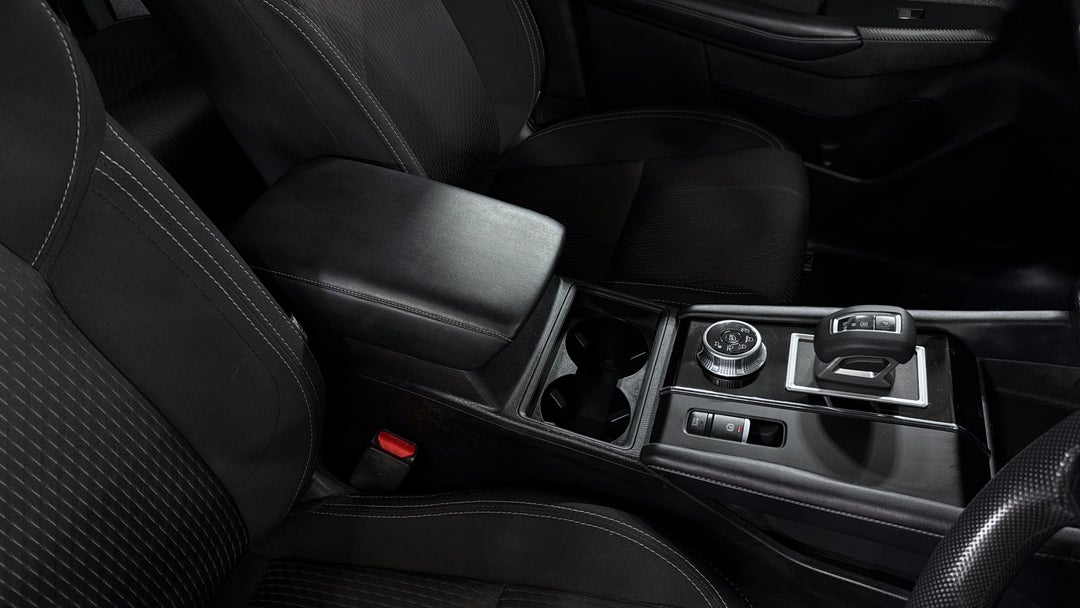 2023 Mitsubishi Outlander Es 7 Seat (2WD), Automatic, 51642 km, Center Console