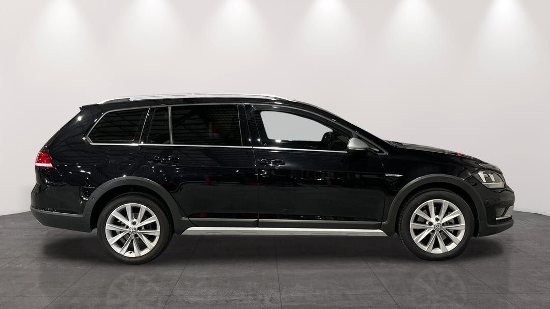 2018 Volkswagen Golf Alltrack 132 Tsi, Automatic, 64731 km, Right Side View
