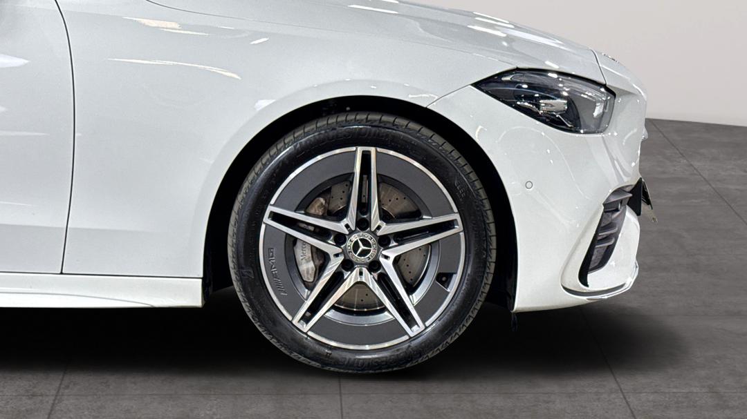 2022 Mercedes-benz C200 Mhev, Automatic, 21105 km, Right Front Wheel