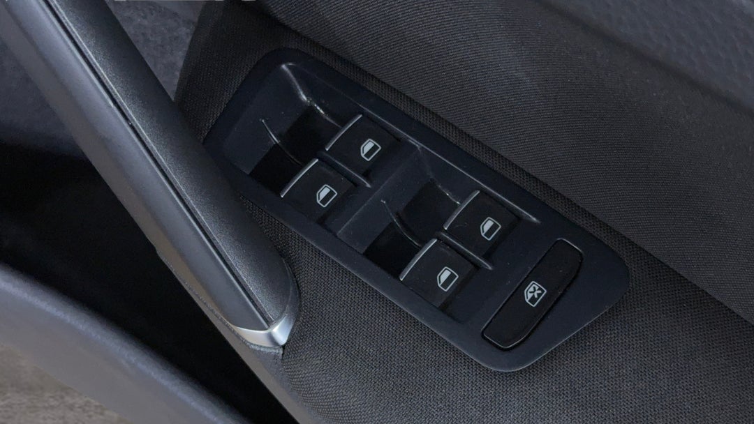 2015 Volkswagen Golf 103 Tsi Highline, Automatic, 55091 km, Drivers Side Door Panel Controls