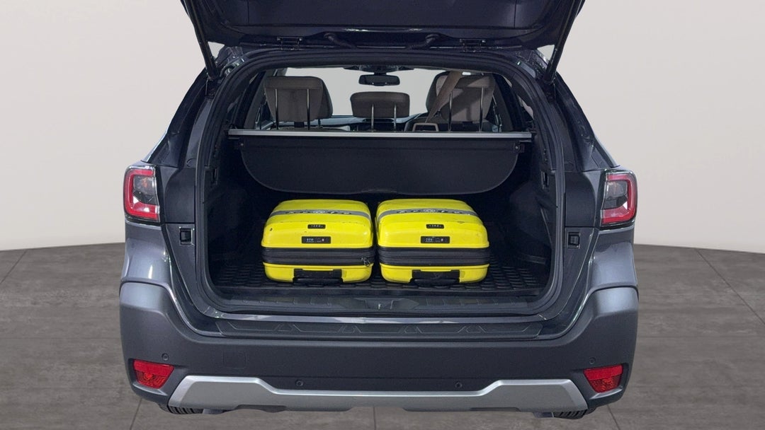 2024 Subaru Outback AWD Touring Xt, Automatic, 14269 km, Boot Inside View with Luggage