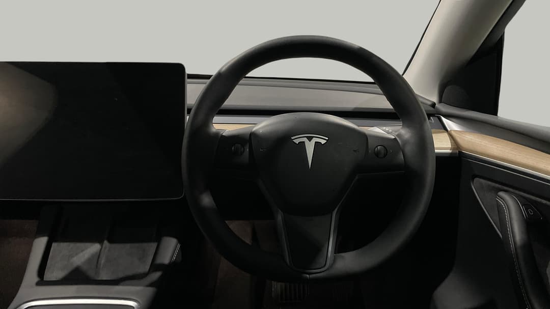 2023 Tesla Model Y Long Range, Automatic, 70863 km, Steering Wheel Close-up
