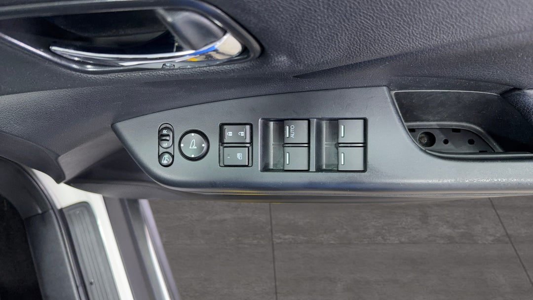 2016 Honda CR-V Vti-s (4x4), Automatic, 86418 km, Drivers Side Door Panel Controls