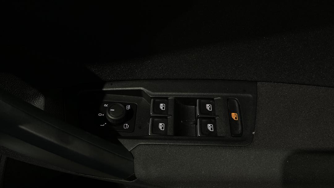 2021 Volkswagen Tiguan 110tsi Life, Automatic, 107906 km, Drivers Side Door Panel Controls