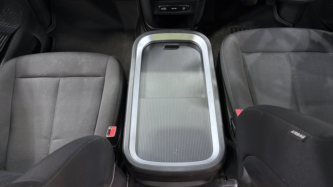 2024 Hyundai Staria ., Automatic, 48958 km, Center Console