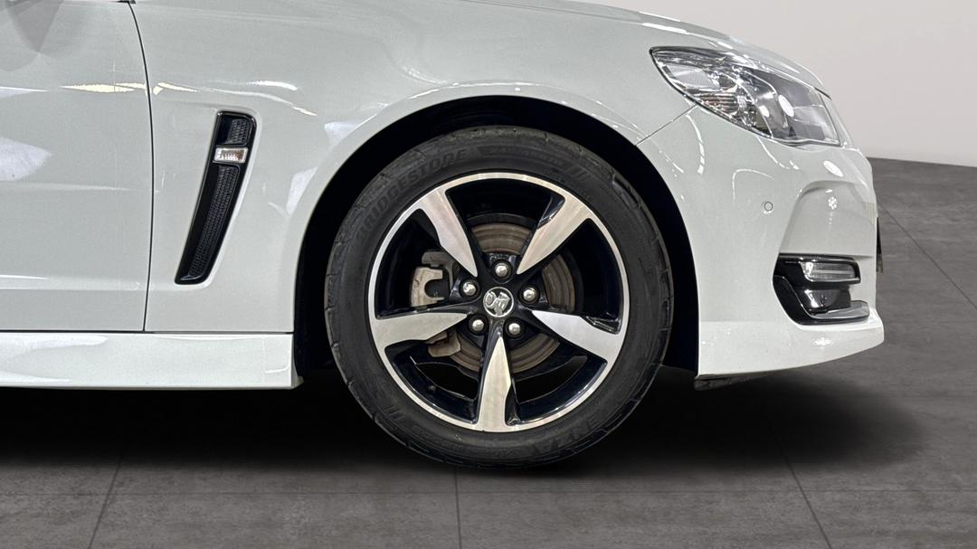 2016 Holden Commodore Sv6 Black Edition, Automatic, 160878 km, Right Front Wheel