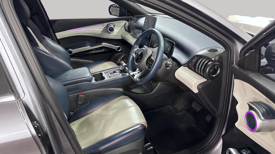 2023 Byd Atto 3 Extended Range, Automatic, 40776 km, Right Side Front Door Cabin View
