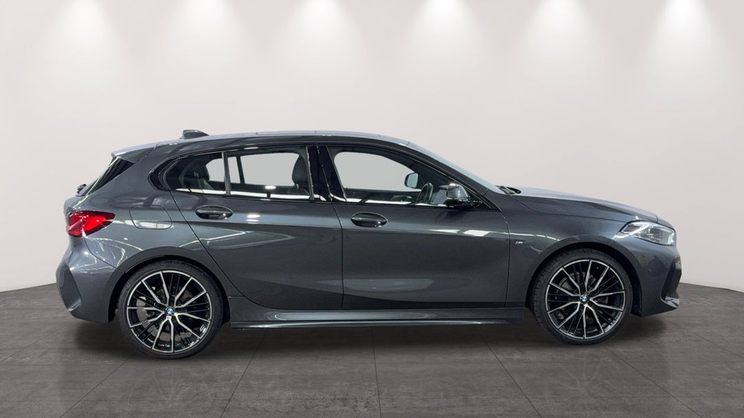 2020 BMW 1 18i M Sport, Automatic, 33346 km, Right Side View