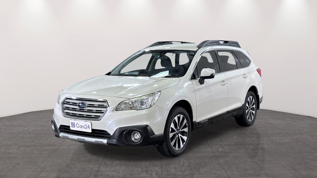 2017 Subaru Outback 2.5i  AWD, Automatic, 135924 km, Left Front Diagonal (45- Degree) View
