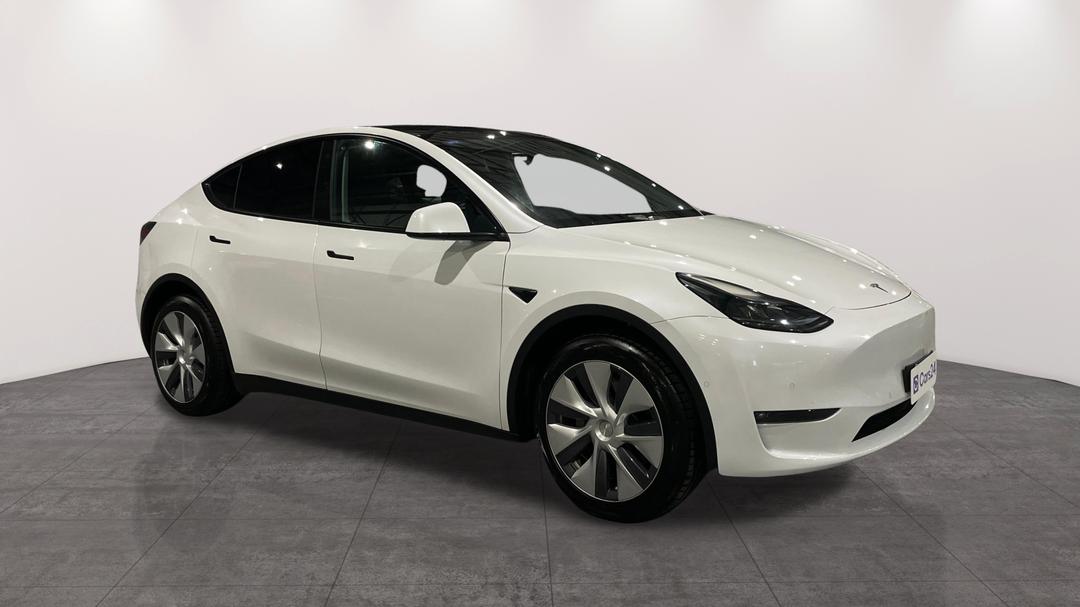 2023 Tesla Model Y Long Range, Automatic, 70863 km, Right Front Diagonal (45- Degree) View