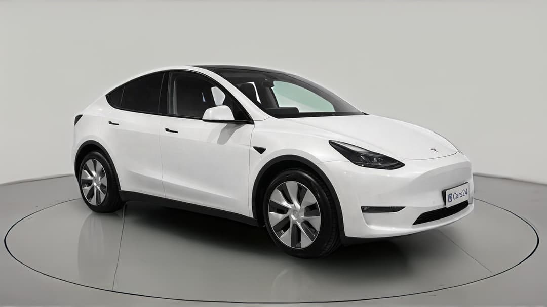 2023 Tesla Model Y Long Range, Automatic, 70863 km, Right Front Diagonal (45- Degree) View
