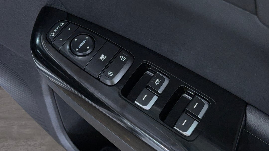 2016 Kia Sportage Platinum (AWD), Automatic, 113632 km, Drivers Side Door Panel Controls
