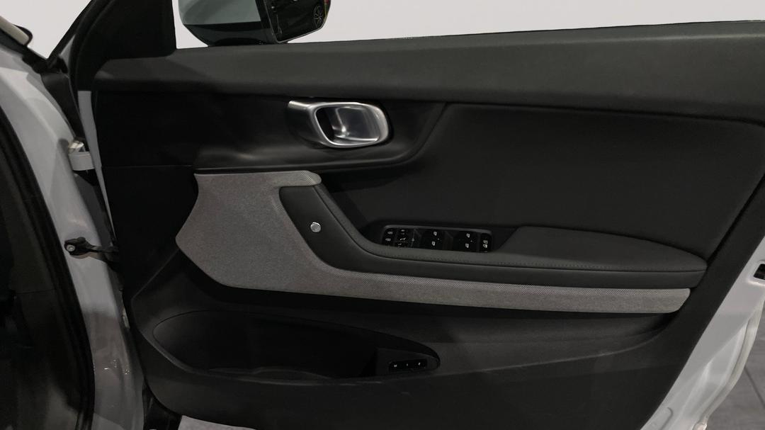 2022 Polestar 2 Long Range Dual Motor 78kwh, Automatic, 56194 km, Speaker View